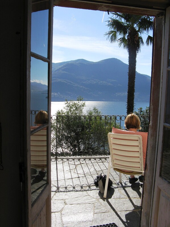 Property grounds - Large Flat in Villa in superb Location with Garden & Pool (Brissago)