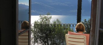 Large Flat in Villa in superb Location with Garden & Pool