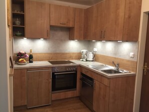 Refrigerador, horno, parrilla de estufa y lavavajillas
