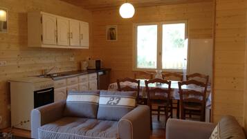 Flatscreentelevisie en boeken