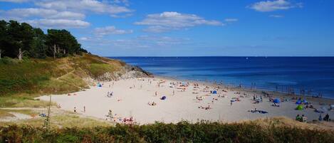 Beach nearby, sun loungers