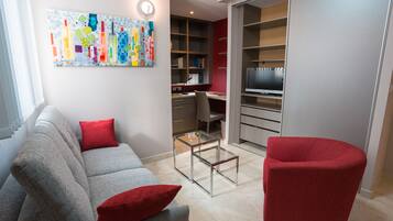 Télévision, lecteur de DVD, livres