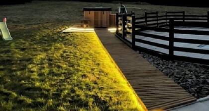 Chalet luxueux avec bain nordique, piscine privée chauffée, sauna et pétanque