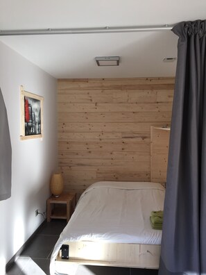 3 bedrooms, iron/ironing board, travel cot, free WiFi