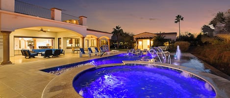 Piscina all'aperto, una piscina riscaldata