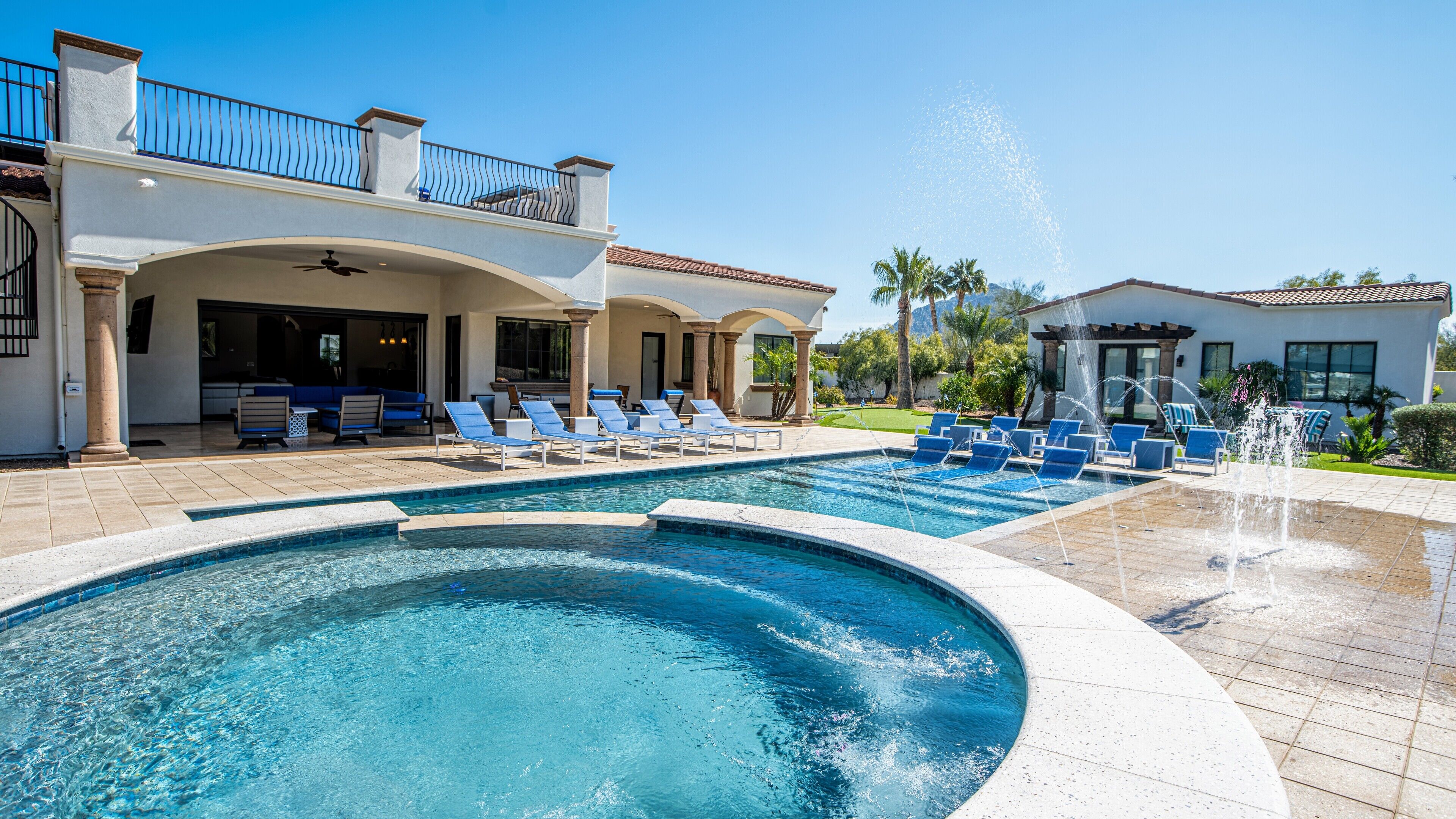 Rooftop patio w/fire feature and amazing mountain views, basketball, & new pool