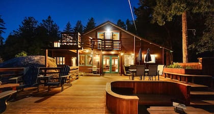 "Moonlight Mountain Retreat", la obra maestra del carpintero con spa y sala de juegos