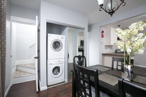 Interior - Next 2 Christmas Story House/Tremont/5min downtown (Cleveland)