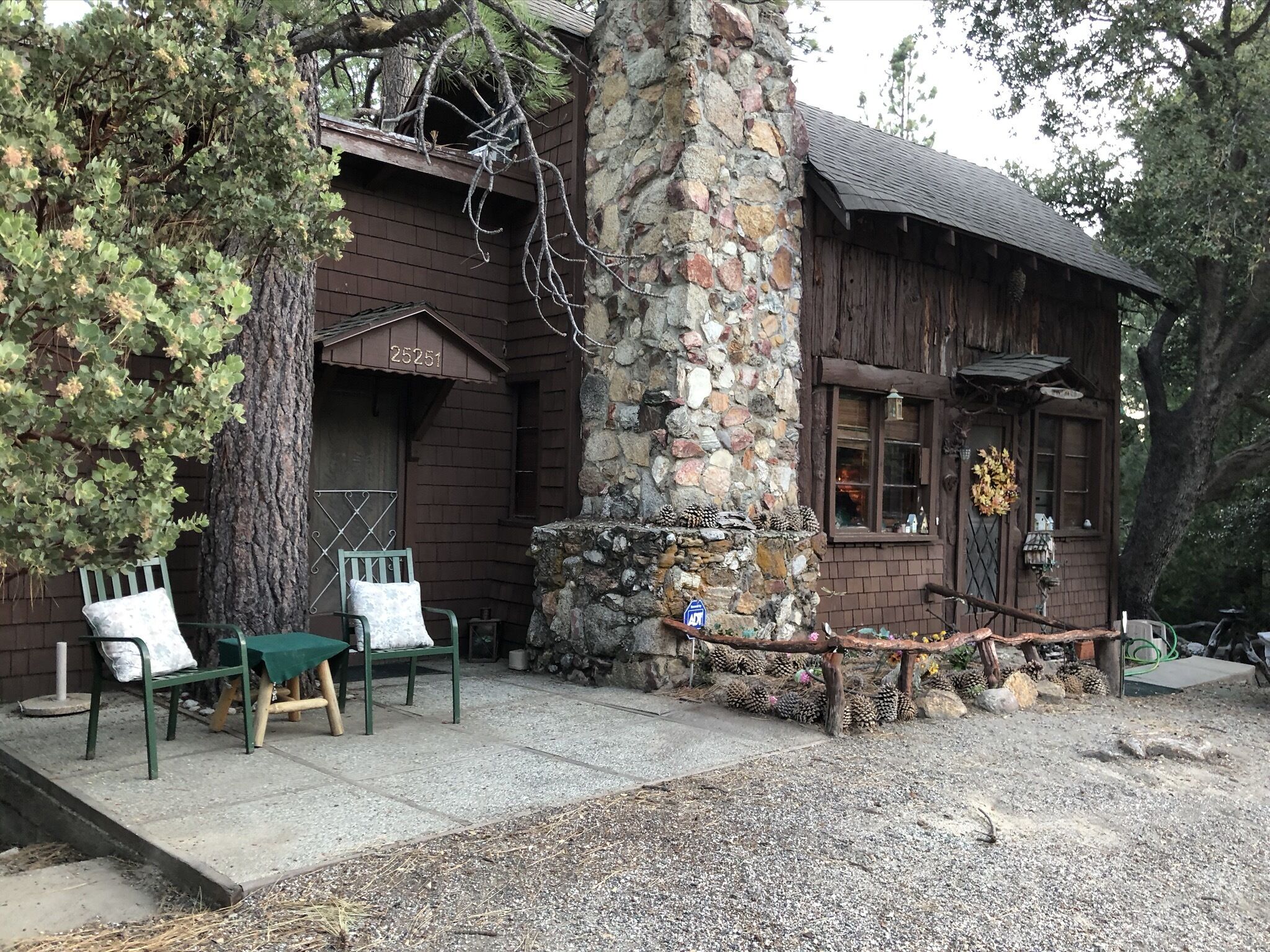 The charming Idyllwild Pine Cone Cabin!