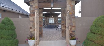 Tacit Shadow "Shangri-La", Private Bedroom at base of Brian Head Mountain, WiFi