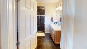 Shower, hair dryer, towels, soap - Tacit Shadow "Shangri-La", Private Bedroom at base of Brian Head Mountain, WiFi (Parowan)