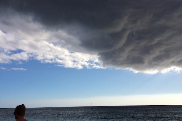 Beach nearby, sun-loungers, beach towels