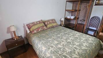 Edredons de pluma, Wi-Fi de cortesia, roupa de cama