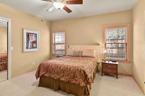 6 camere, una scrivania, ferro/asse da stiro, Wi-Fi gratuito