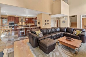 تلفزيون ذكي، مدفأة، مشغل دي في دي، كُتُب