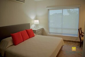 1 slaapkamer, een strijkplank/strijkijzer, wifi, beddengoed