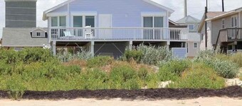 Beachfront Home in Family Friendly Jamaica Beach - Great Waterfront Beach Views!
