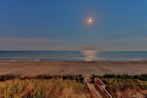 Am Strand, Liegestühle, Strandtücher