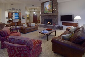 TV, fireplace, DVD player, books - Luxury Home in a Tortillita Canyon.  Perfect for Relaxing, w/ Golf/Trails Nearby (Marana)