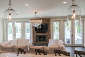 Smart TV, fireplace, books, offices