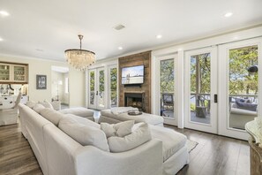 Smart TV, fireplace, books, offices