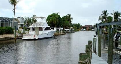Big & Beautiful 3 BR/ 2 BA + Den ~Wifi, Pool & Sailboat Access
