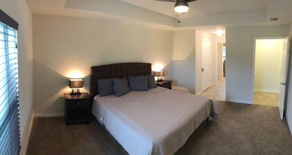 New Modern Vacation Home on a budget! Smart TV only. NO CABLE