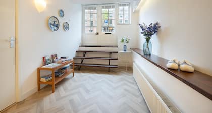 TWO BEDROOMS WITH TWO PRIVATE BATHROOMS - IDEAL FOR 2 COUPLES
