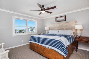 5 bedrooms, iron/ironing board, internet, bed sheets