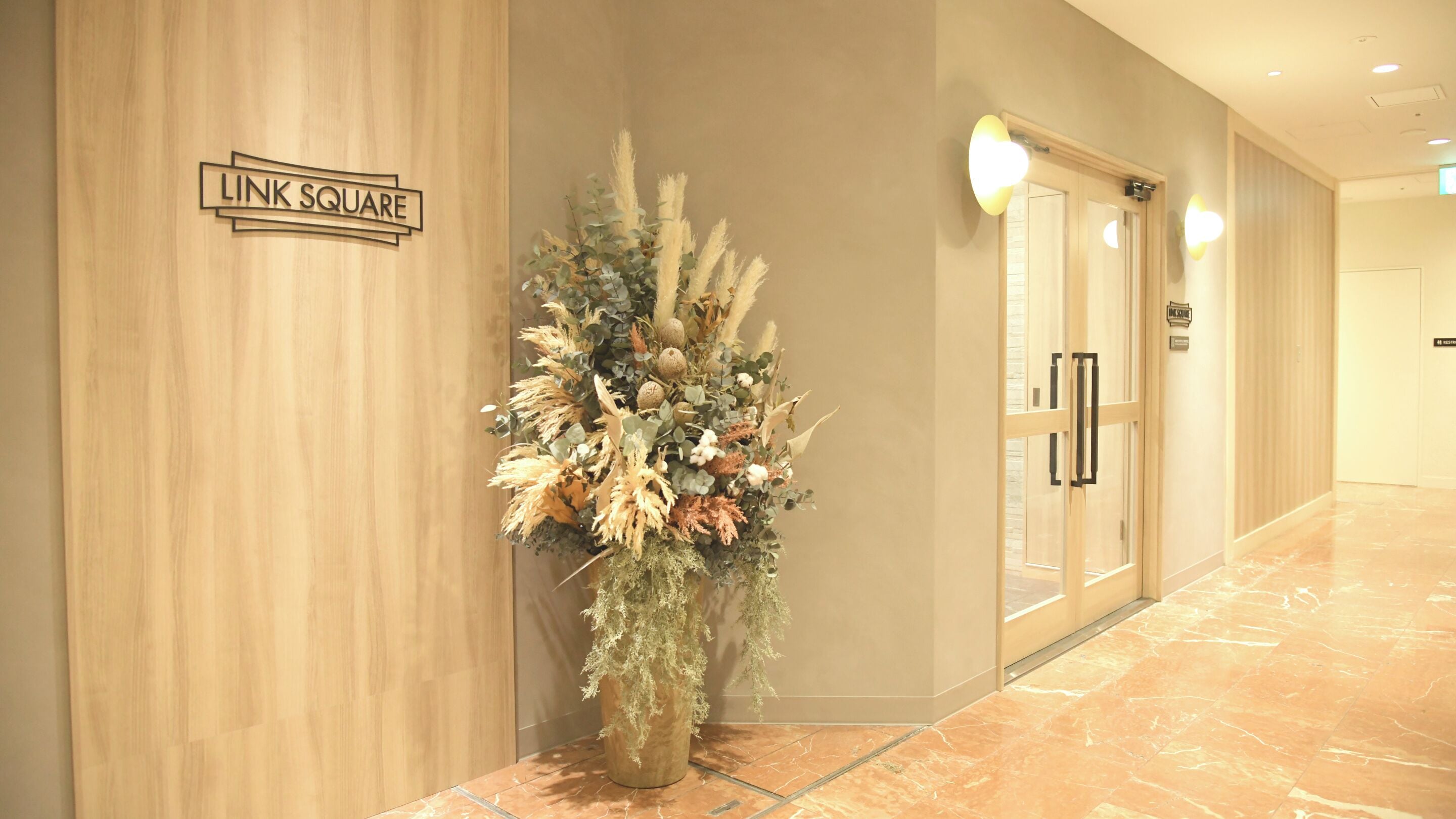 Daily buffet breakfast (JPY 3500 per person)