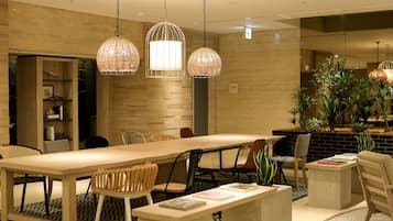 Coin salon dans le hall