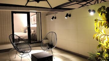 Habitación con 2 camas individuales, varias camas, no fumadores, balcón | Balcón