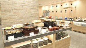 Desayuno buffet todos los días (con cargo) 