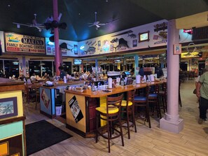 Bar (on property) - Grandpas Oasis just out of Sanibel & Ft Myers Beach traffic Private heated pool (Fort Myers)