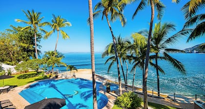 Luxury Ocean Front 6 Bedroom Villa w/ Private Pool & Sand Beach, Full Staff!