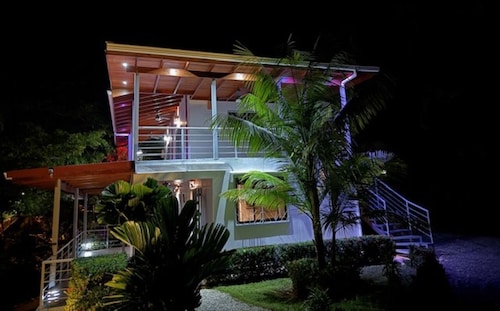 Ocean View 2 BR / 3 full BA / Fiber Optic.  Walk to beach & grocery/restaurants