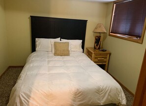 3 bedrooms, iron/ironing board, travel cot, WiFi - The Reside on Vail features ski in ski out from Nubs Nob private locker room  (Harbor Springs)