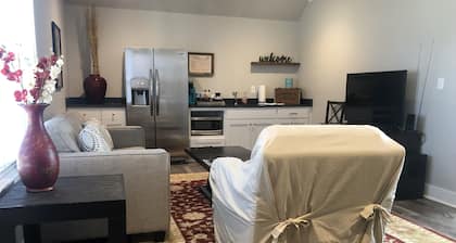 Apartamento de garaje privado de nueva construcción en el vecindario de Little Rock's Heights.