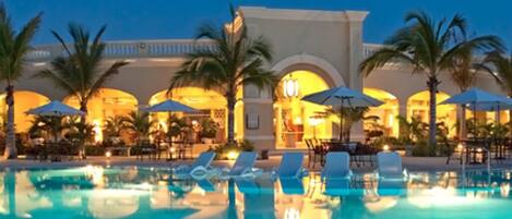 室内游泳池,室外游泳池