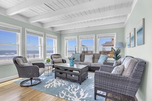 Televisión, reproductor de DVD, libros y videoteca 