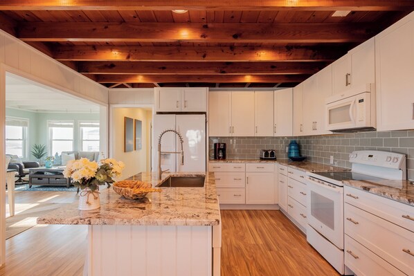 冰箱、微波炉、烤箱、洗碗机