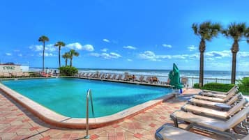 Piscina coperta, una piscina riscaldata