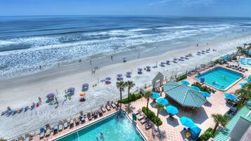 Piscina coperta, una piscina riscaldata