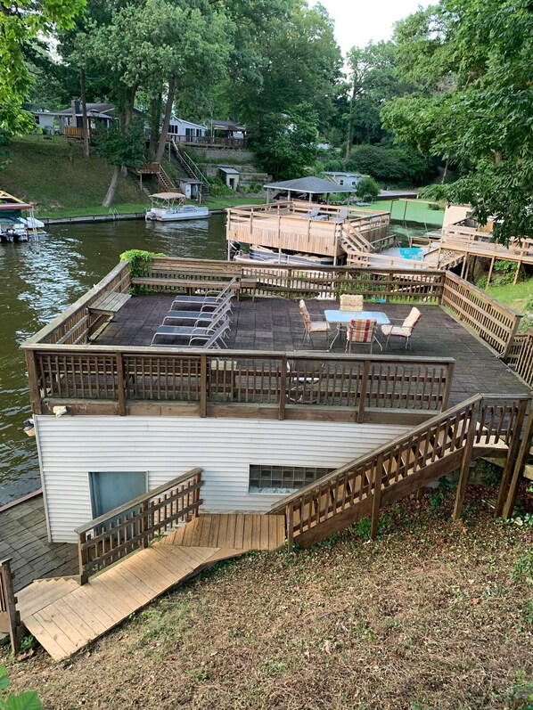 تناول الطعام بالخارج