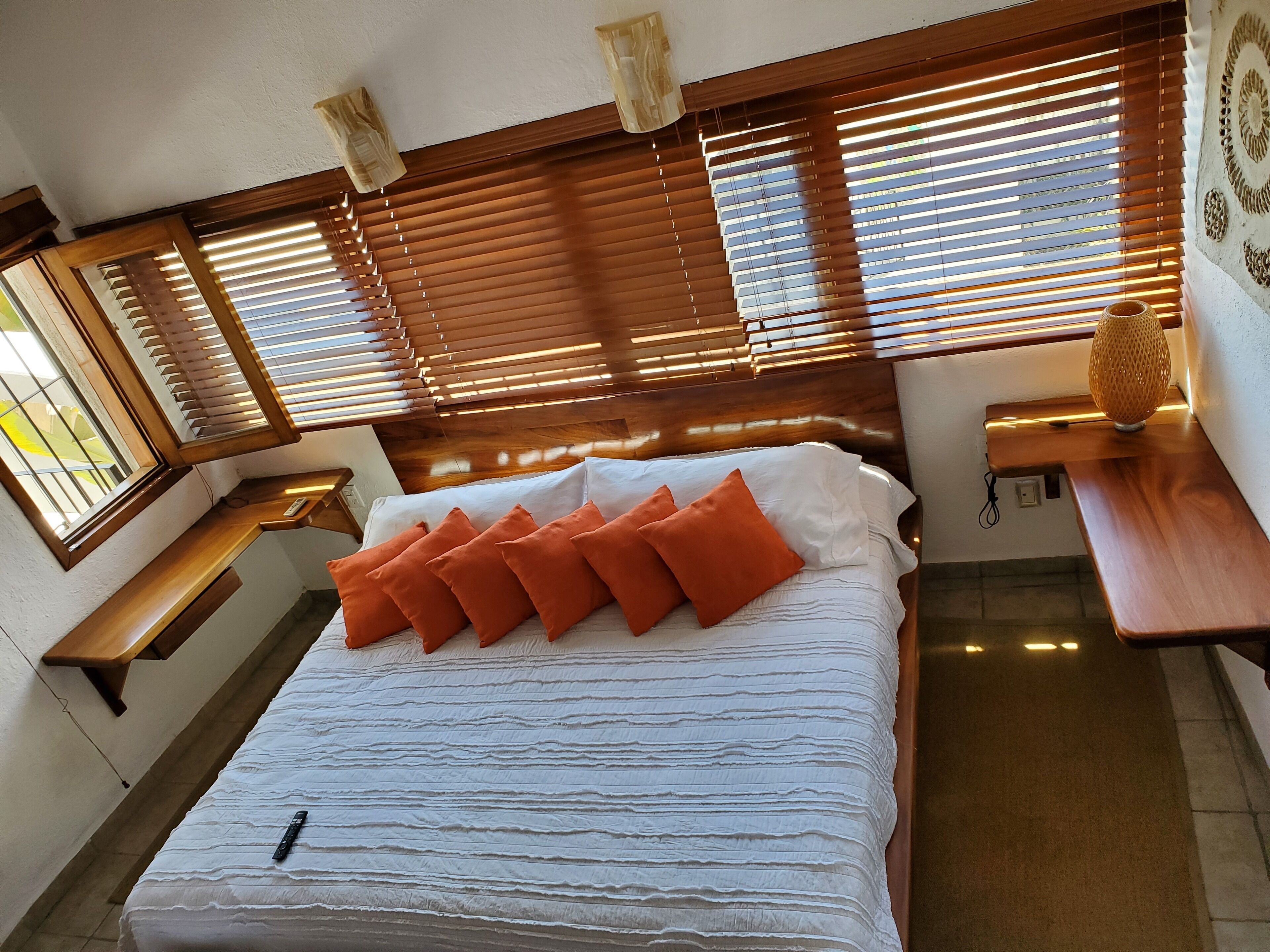 1 habitación, tabla de planchar con plancha, wifi gratis y ropa de cama 