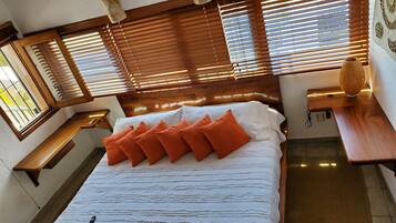 1 habitación, tabla de planchar con plancha, wifi gratis y ropa de cama