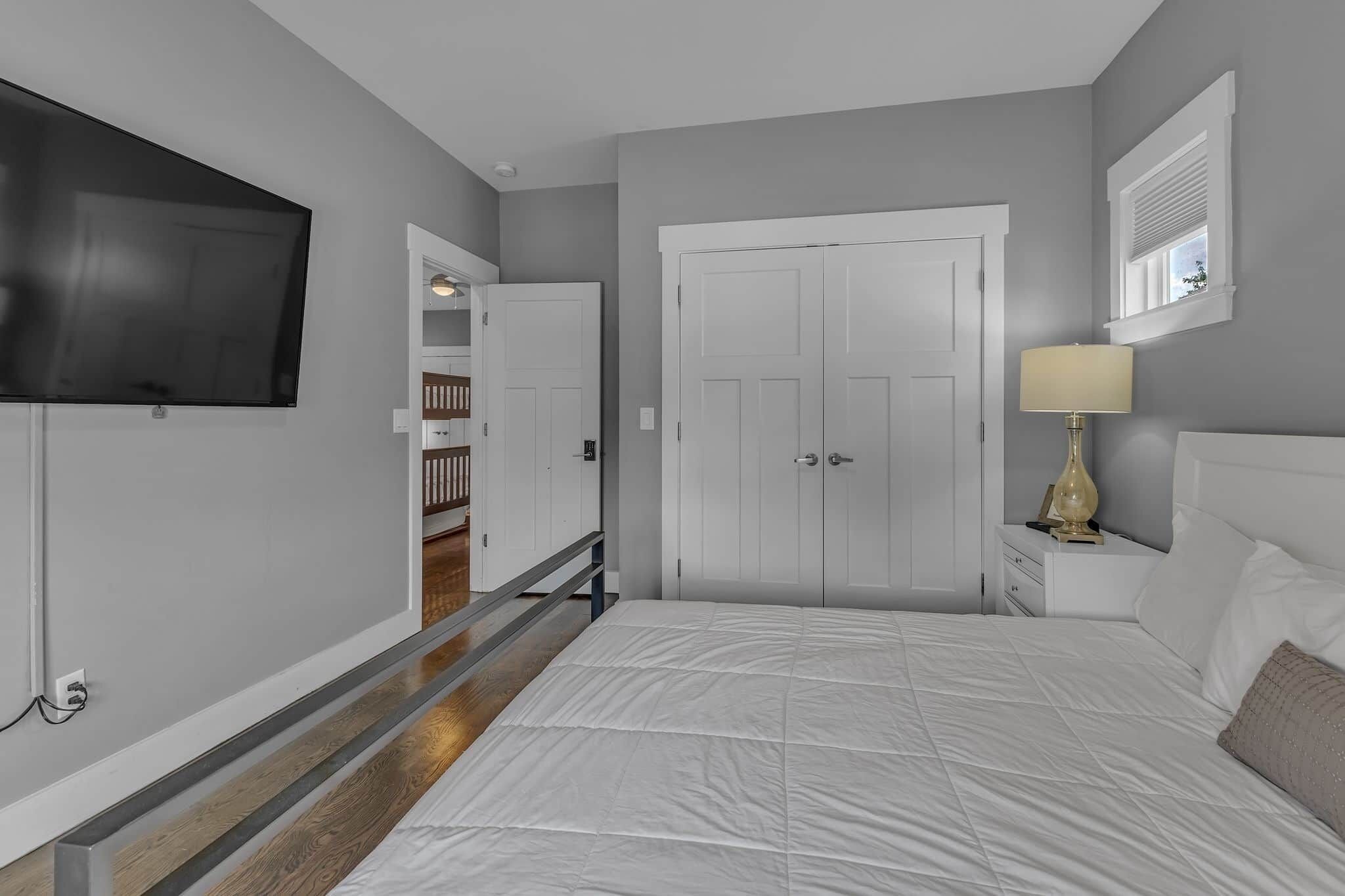 4 habitaciones, tabla de planchar con plancha, wifi y ropa de cama 