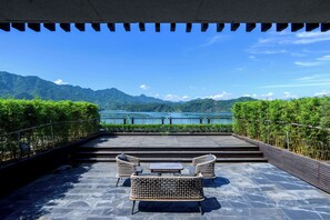 Decoración personalizada, muebles diferentes y escritorio 