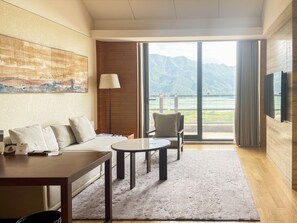 Decoración personalizada, muebles diferentes y escritorio 