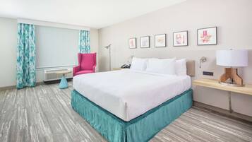 Zimmersafe, Schreibtisch, laptopgeeigneter Arbeitsplatz